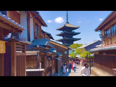 京都の通りを歩く