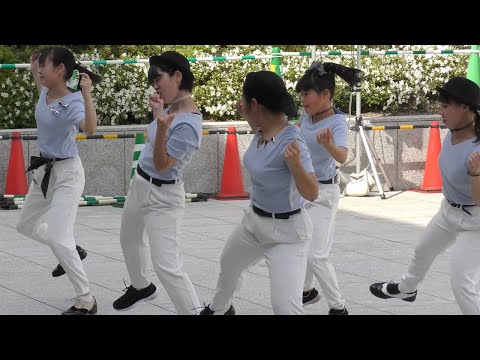 ダンスを横から