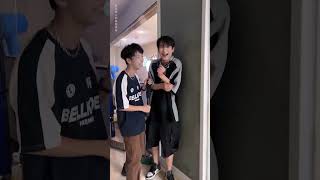 配音整蠱美女路人，美女助教當眾做出這樣的事，尷尬的臉都紅了！