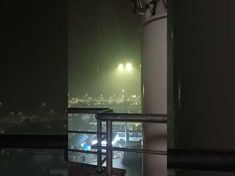 Heavy rain in Chennai ☔🌨️🌩️🤩#chennai #koyambedu #rain #tamil #trending #rainlover #nature #metro