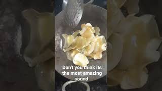 #cookingsounds #cookingsound #chipsmaking #desifoodshorts #lunch #snacksrecipe  #lunchboxrecipe