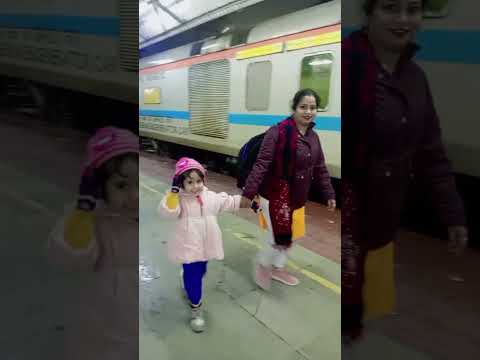 mummy or meri behn ke sath mathura ki yatra #train #mathura #yatra #trending