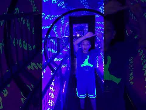 museum of illinois VORTEX TUNNEL #museumofillusion #illusion #rotating #vortex #vortexoptic