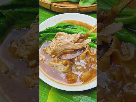 ราดหน้ายอดหัก..  เดี้ยง.. แวมไพร์ | Noodles with Pork in Gravy Sauce