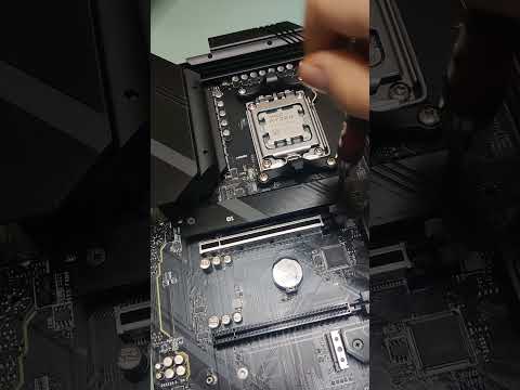 Installing DDR5 RAM, AMD Ryzen 7 7700X CPU and 1TB NVME SSD #pcmr #amd #computer