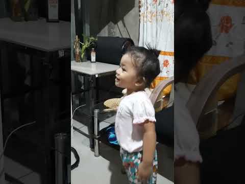My cutie pamankin. Singer yarn! #adaywithmikay #meetmikay #arabellasoundtrack.