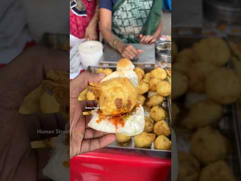 Mamta Anty Saling Vada Pav, potato Bhaji Only ₹20 in Mumbai #mumbaifoodie #vadapav #humanstreetfood