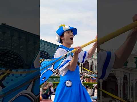 最後はグワグワスティックに！！華麗な旗さばきを披露してくれたダンサーさん！ #ディズニー #ディズニーランド #ディズニーダンサー #ドナパル #パルパルーザ