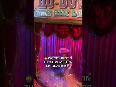 Woody bustin out all the moves for my quarter 🪙😂 #toystory #disneyland