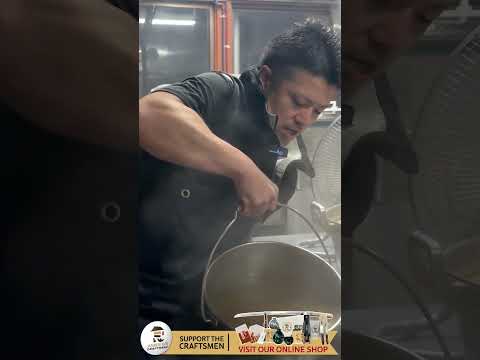 Soba Master’s INSANE Performance Attracts Huge Lines!