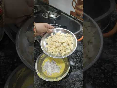 your tasty Aalu pyaj Pakoda is ready 😋