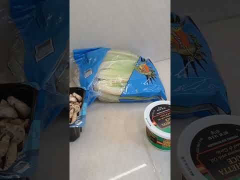 Chef mamama makes Trader Joes Italian  meal in best friends  new kitchen