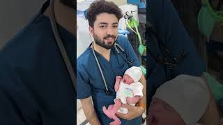 The adorable baby in doctor hand 🐣🫶🏻 #cute #adorable #newborns #drnewborns