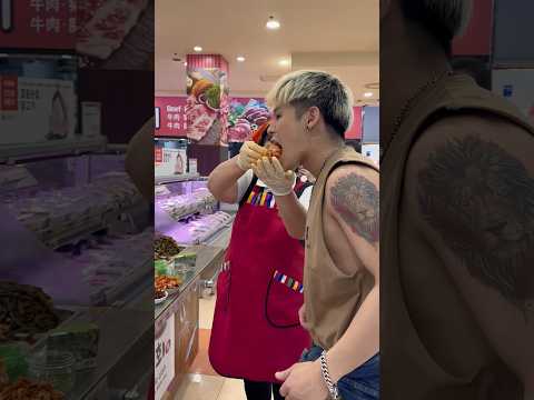 【韓国キムチ屋の実態】おばちゃんが怖い、、#おばちゃん #ソウル #韓国 #韓国グルメ #キムチ #韓国旅行 #韓国料理 #試食 #lottemart #korea #koreanfood