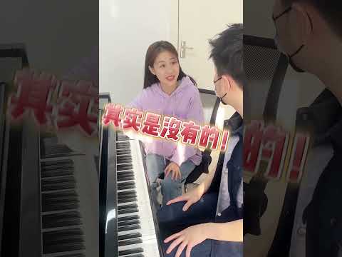 鋼琴大師薛汀哲看到美女就硬拉著她叫自己彈鋼琴