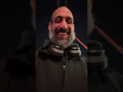 Highlight 0:54 - 5:54 from 🔴 Live - Vegas day 1 - Street performer calls put my beard