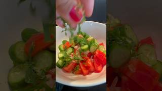 Cette salade est vraiment rafraîchissante #salades #food #concombre #tomate #cuisinefacile