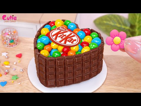 Making Miniature Kitkat Heart Cake