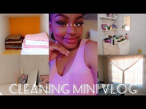MINI Vlog - How messy!! | Clean With Me + Some Personal Questions