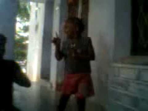 4 Year Boy Imitates Super Star Rajinikanth and Goudamani