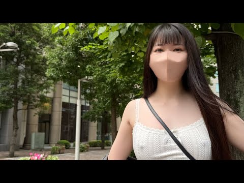 イタリアの街並みでノーブラ散歩