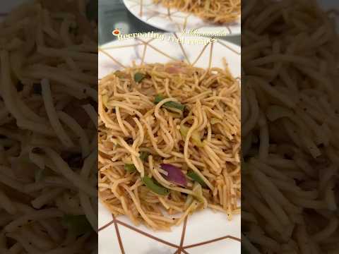 trying *viral* spicy hakka noodles recipe 🌶️🥵 #shorts #youtubeshorts #noodles #hakkanoodles