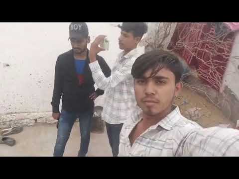 Main aur apne dost donon Mele ke andar Aaye Hue Hain Mere Piche dost vlogs video banaa rahe hain