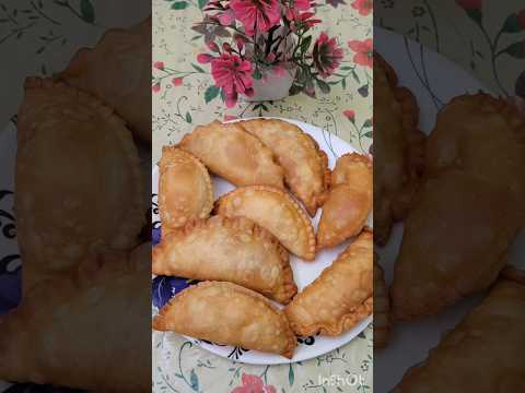 holi par ye jarur banti hai  #trending #food #foodie #cooking #viral #gujiya #holi