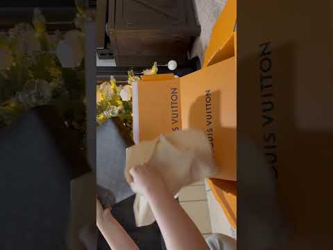 Unboxing Louis Vuitton Poche Toilette NM #unboxing #louisvuitton #louisvuittonbag