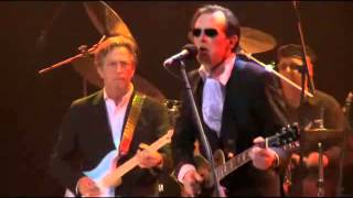 Joe Bonamassa 'Introducing Eric Clapton' to 'Further On Up The Road' from RAH Concert 2009
