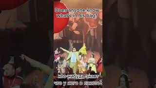 The king of the HARDBASS came on stage with a regular supermarket bag