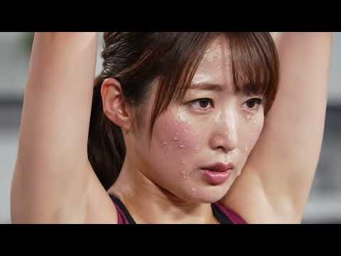 女子アナが汗だくでヨガ。腋見え。
