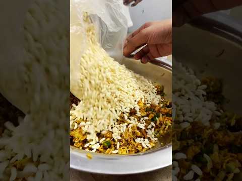 This Man Making Outstanding Jhal Muri in Dhaka#JhalMuri #MuriVorta #MuriMakha #MostUniqueStreetFood