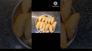 Mava ki gujiya l Khoya Wali Gujiya l Gujiya l Rasoi Tips #shorts #shortsvideo #youtubeshorts #gujiya