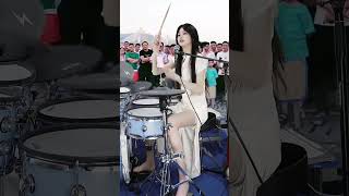 小美女佩君架子鼓精彩演奏燃炸全场节奏太上头了 #架子鼓 #美女鼓手 #鼓手演奏 #打鼓视频 #节奏感
