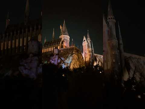 The Hogwarts Castle comes to LIFE at night 😱 Universal Orlando!! #harrypotter #universal