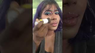 HOW TO REAPPLY SUNSCREEN