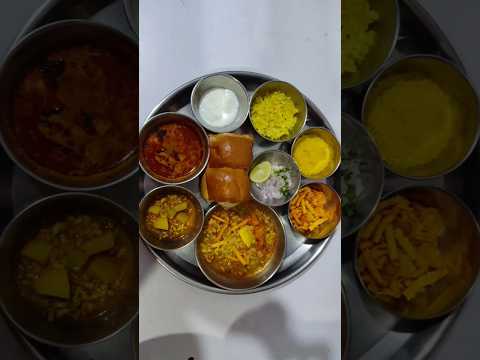 Kolhapuri Misal Pav | मिसळ पाव | Misal Pav Recipe #misalpav #short #misal #breakfast Snacks Recipe