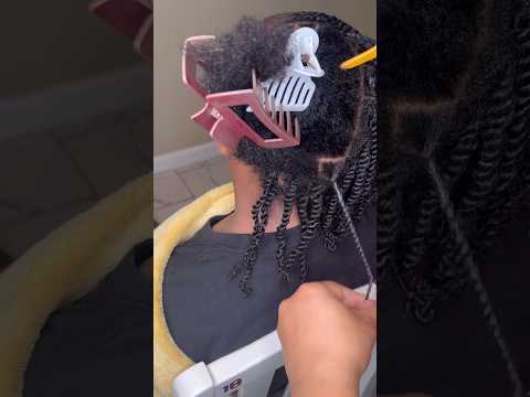 Learn how to rope twist on natural hair. #NaturalHair #CurlyHair #Easy #RopeTwist #Natural #beginner