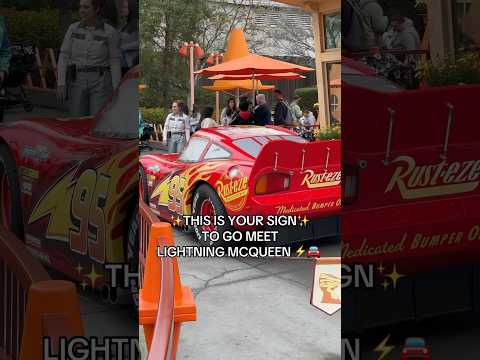 You know you’ve always wanted to meet Lightning McQueen in Cars Land!! 🔥
