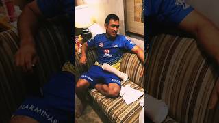 Dhoni singing a song, ek ehsaan kar mere mehmaan par ❤️👏❤️ #dhoni #msdhoni #dhonisong  #viralreels