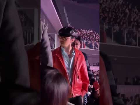 #GDRAGON at #Maroon5 concert, Seoul