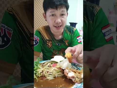 ส้มตำไก่ทอดใส้อั่วแซ่บๆครับ