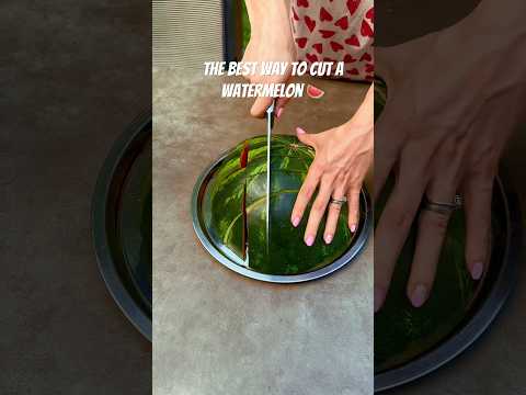 The Best Way to Cut a Watermelon 🍉 #summer #watermelon #tips #tricks #shorts