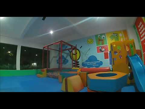 BERMAIN DRONE KECIL DI PLAY GROUND SEKOLAH / MOBULA 6 HD