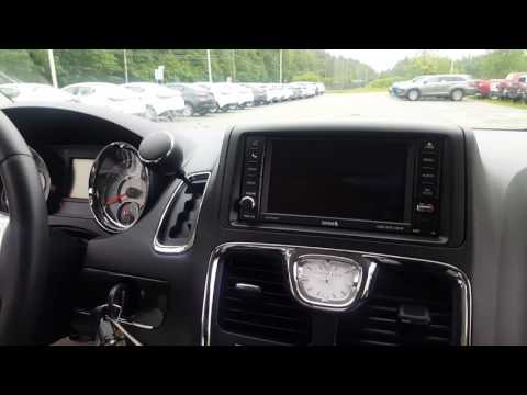 2016 Chrysler Town & Country Demo