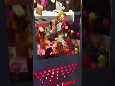 🤑 Money Catching Claw Machine Challenge at One Galle Face Mall! 🎯💰#ArcadeChallenge  #OneGalleFace