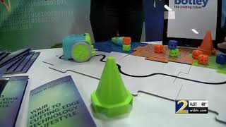 Robot helps kids learn to code without computer or tablet