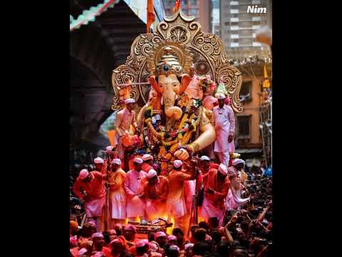 Lalbaugcha Raja Comes to Life | Lord Ganesha Stands and Walks Through the Crowd!