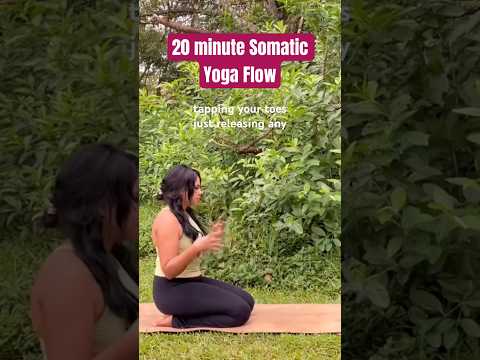 Free Somatic yoga flow class to feel at peace in your body #selfcare #yogaathome #yogasequence